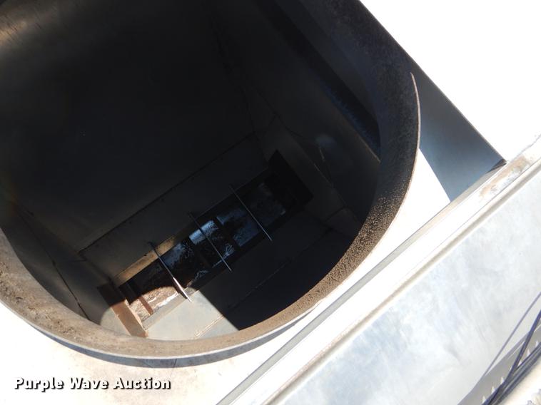 image for item ED9282 1998 Ledwell feed delivery trailer