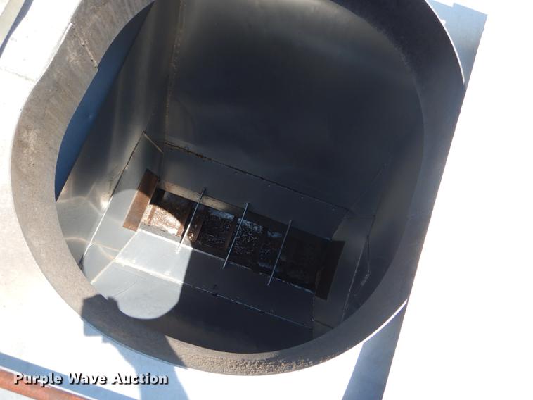 image for item ED9282 1998 Ledwell feed delivery trailer