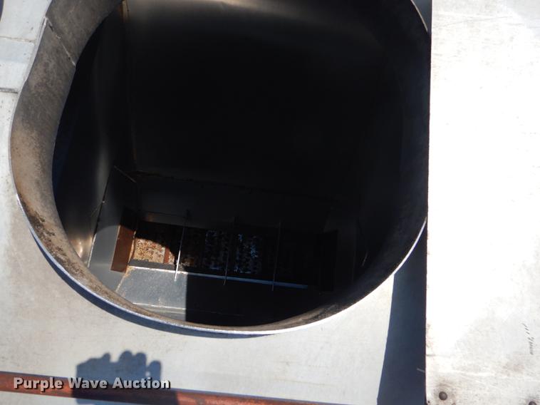 image for item ED9282 1998 Ledwell feed delivery trailer