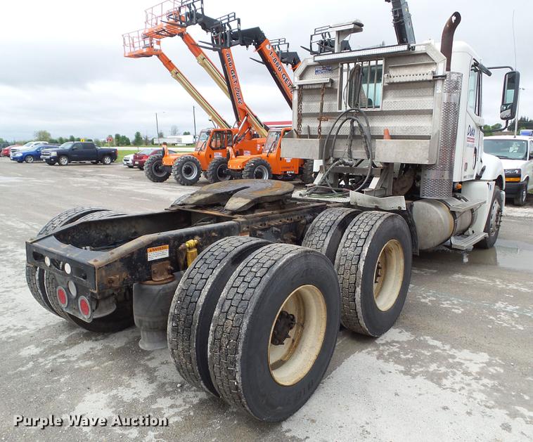 image for item EM9185 2008 Freightliner Columbia semi truck