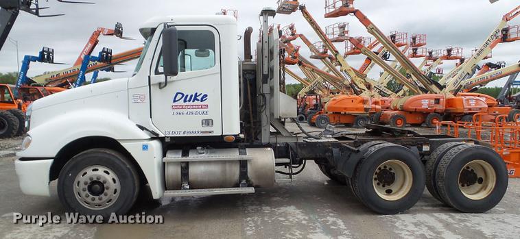 image for item EM9185 2008 Freightliner Columbia semi truck