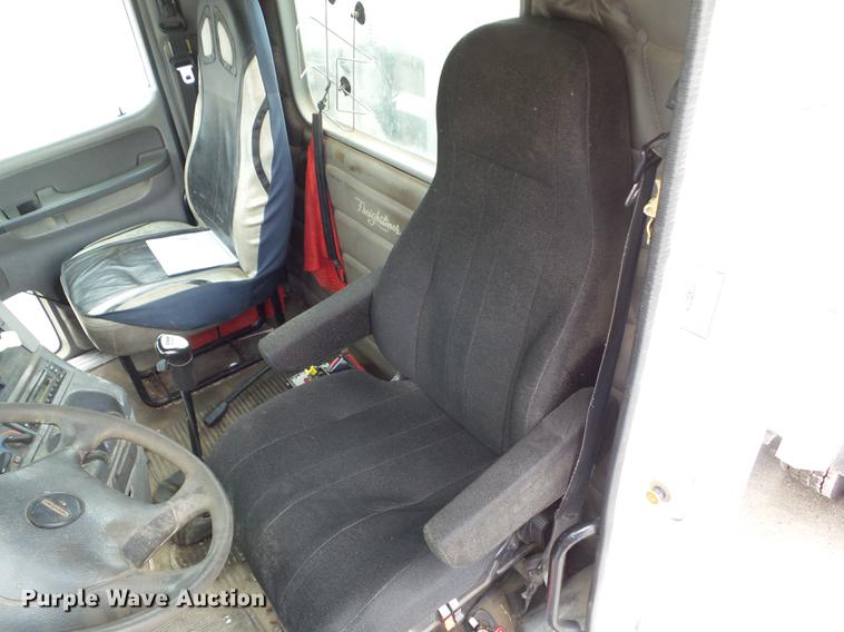 image for item EM9185 2008 Freightliner Columbia semi truck