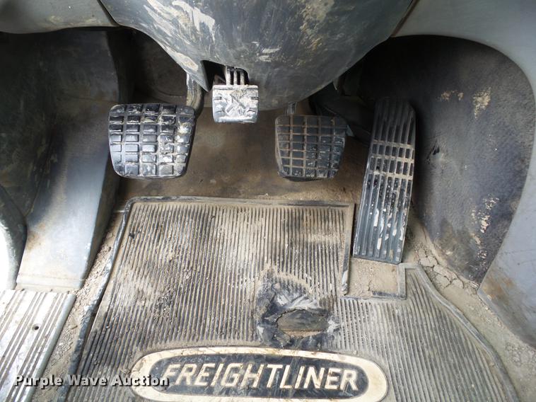 image for item EM9185 2008 Freightliner Columbia semi truck