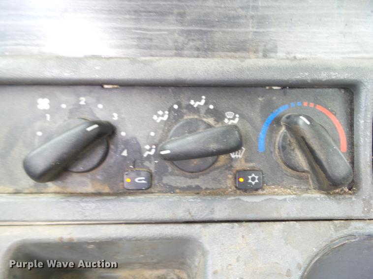 image for item EM9185 2008 Freightliner Columbia semi truck