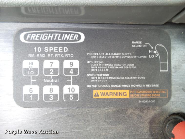 image for item EM9185 2008 Freightliner Columbia semi truck