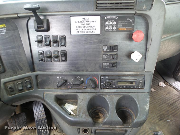 image for item EM9185 2008 Freightliner Columbia semi truck