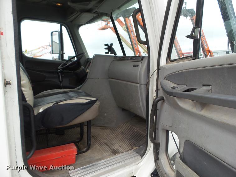 image for item EM9185 2008 Freightliner Columbia semi truck