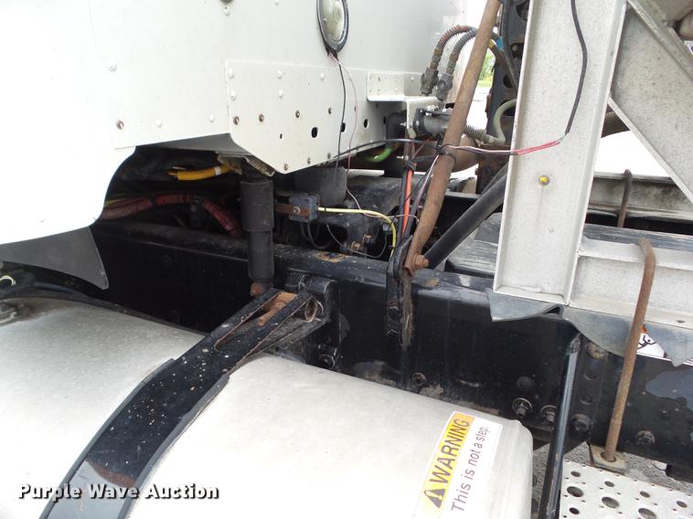 image for item EM9185 2008 Freightliner Columbia semi truck