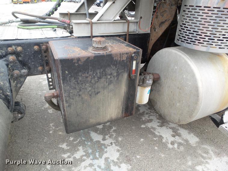 image for item EM9185 2008 Freightliner Columbia semi truck