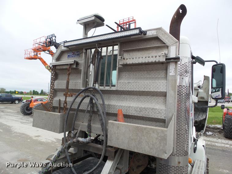 image for item EM9185 2008 Freightliner Columbia semi truck