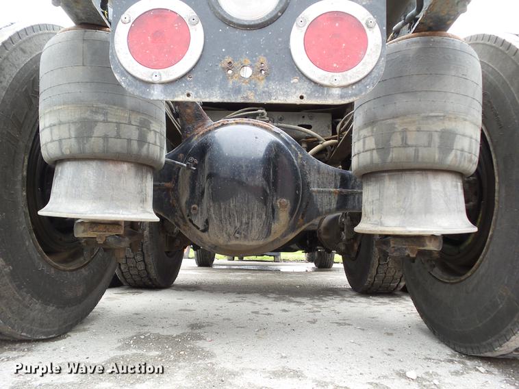 image for item EM9185 2008 Freightliner Columbia semi truck