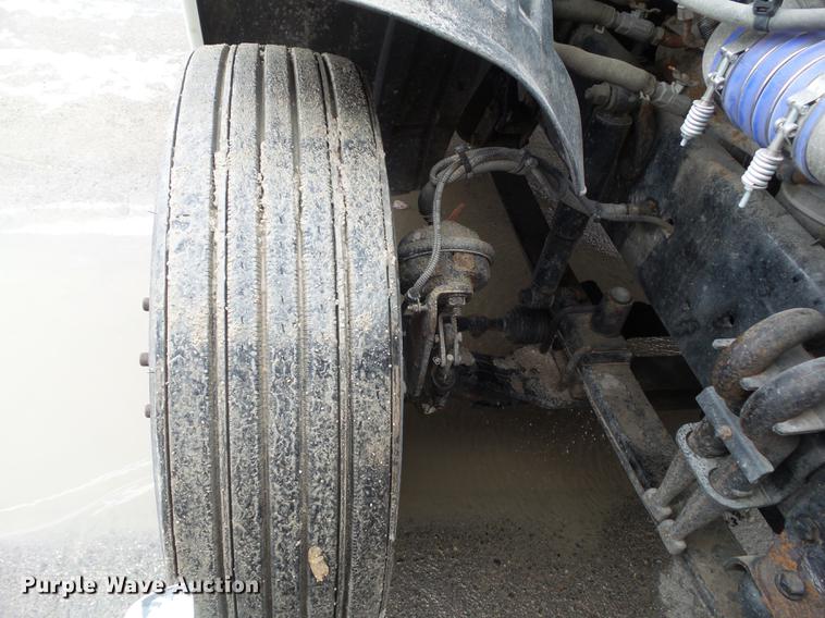 image for item EM9185 2008 Freightliner Columbia semi truck