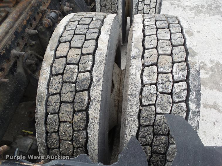 image for item EM9185 2008 Freightliner Columbia semi truck