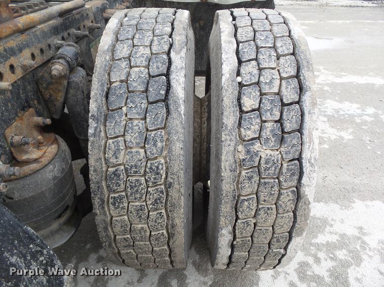 image for item EM9185 2008 Freightliner Columbia semi truck