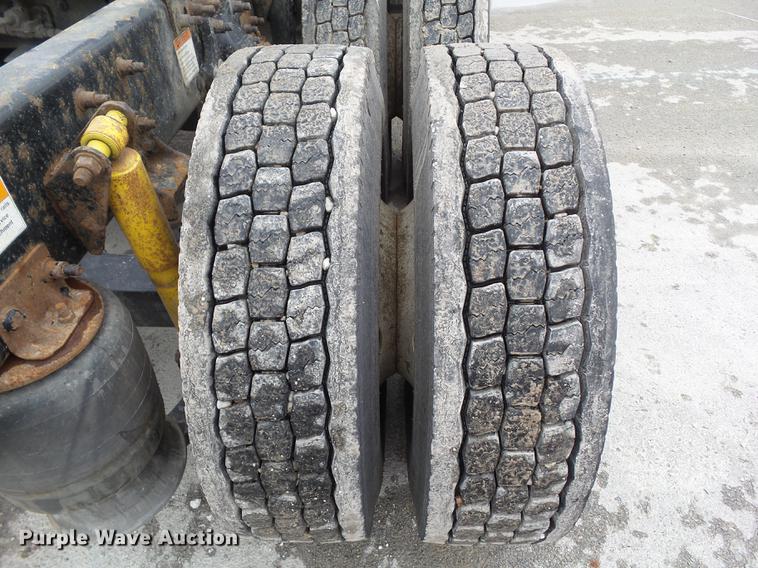 image for item EM9185 2008 Freightliner Columbia semi truck