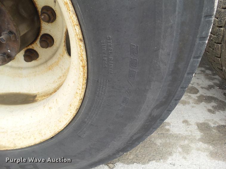 image for item EM9185 2008 Freightliner Columbia semi truck