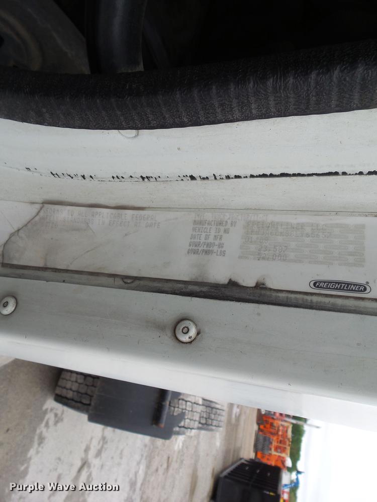 image for item EM9185 2008 Freightliner Columbia semi truck