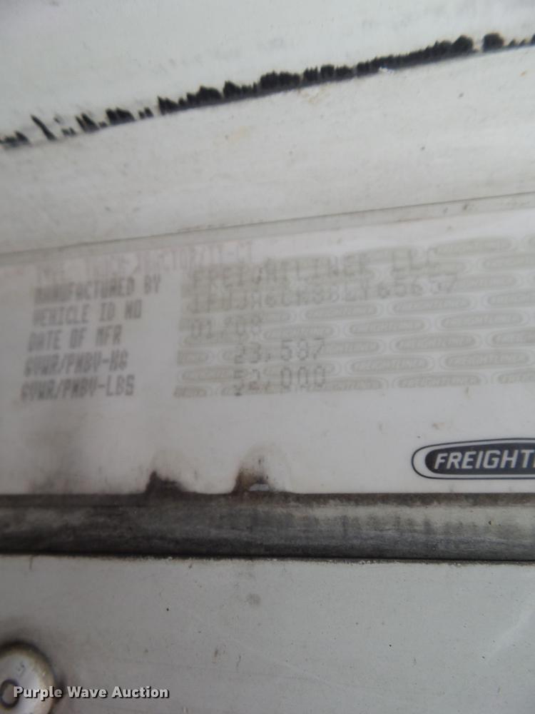 image for item EM9185 2008 Freightliner Columbia semi truck