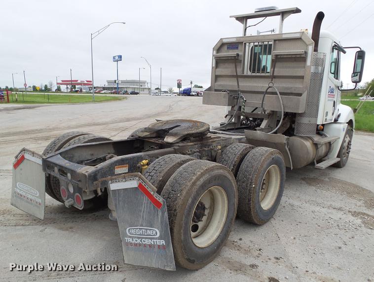 image for item EM9186 2008 Freightliner Columbia semi truck