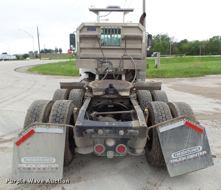 image for item EM9186 2008 Freightliner Columbia semi truck