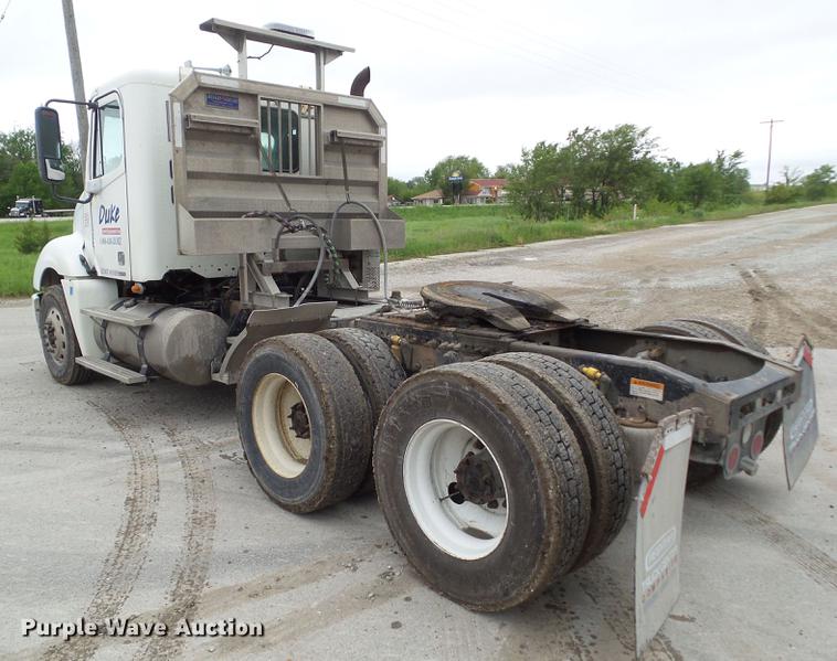 image for item EM9186 2008 Freightliner Columbia semi truck