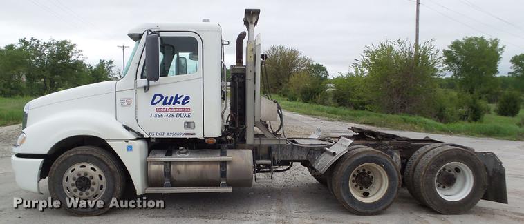 image for item EM9186 2008 Freightliner Columbia semi truck