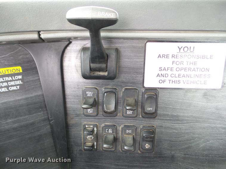 image for item EM9186 2008 Freightliner Columbia semi truck