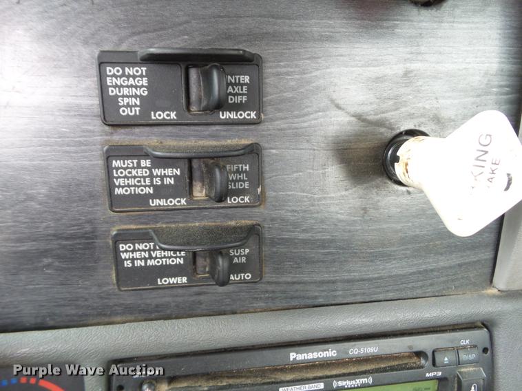 image for item EM9186 2008 Freightliner Columbia semi truck