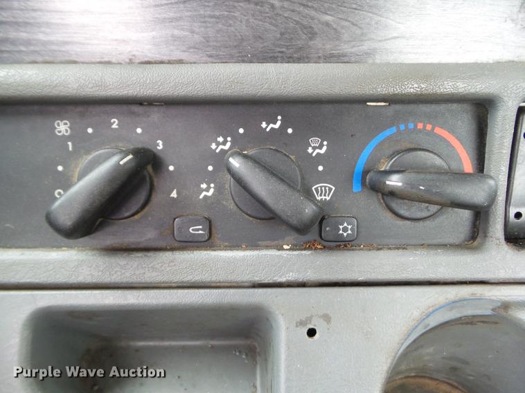 image for item EM9186 2008 Freightliner Columbia semi truck