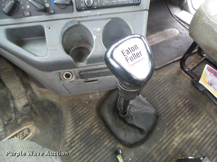 image for item EM9186 2008 Freightliner Columbia semi truck