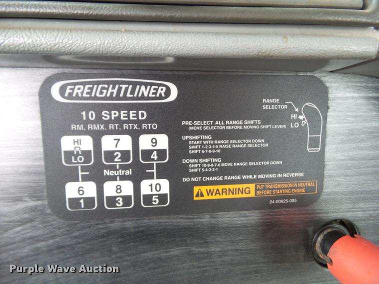 image for item EM9186 2008 Freightliner Columbia semi truck