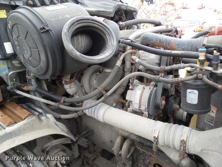 image for item EM9186 2008 Freightliner Columbia semi truck