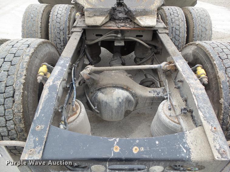 image for item EM9186 2008 Freightliner Columbia semi truck