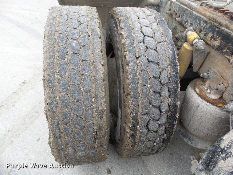 image for item EM9186 2008 Freightliner Columbia semi truck