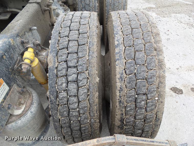 image for item EM9186 2008 Freightliner Columbia semi truck