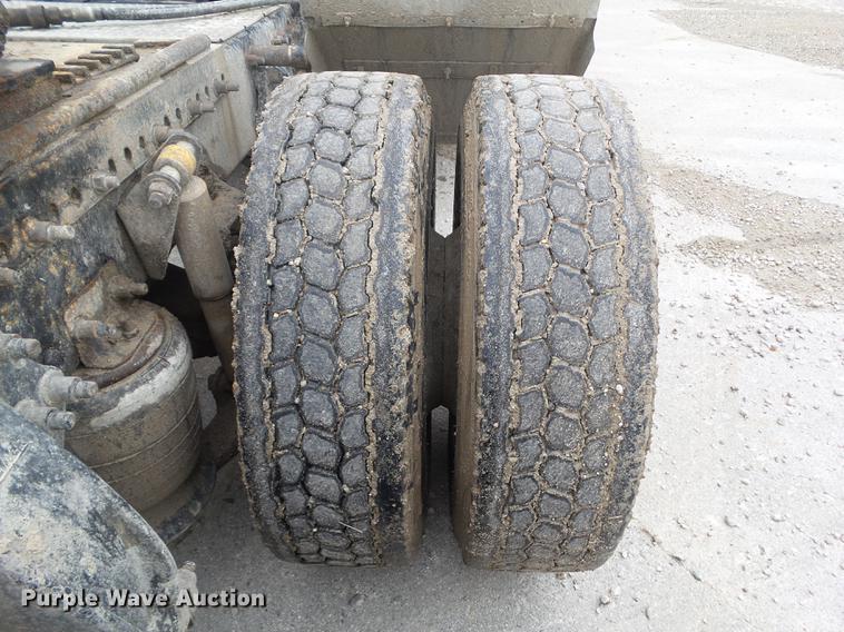 image for item EM9186 2008 Freightliner Columbia semi truck