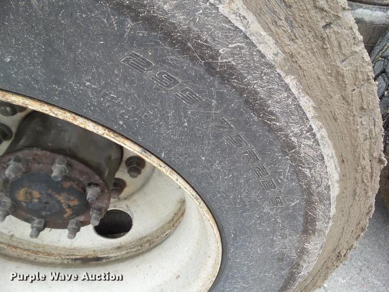 image for item EM9186 2008 Freightliner Columbia semi truck