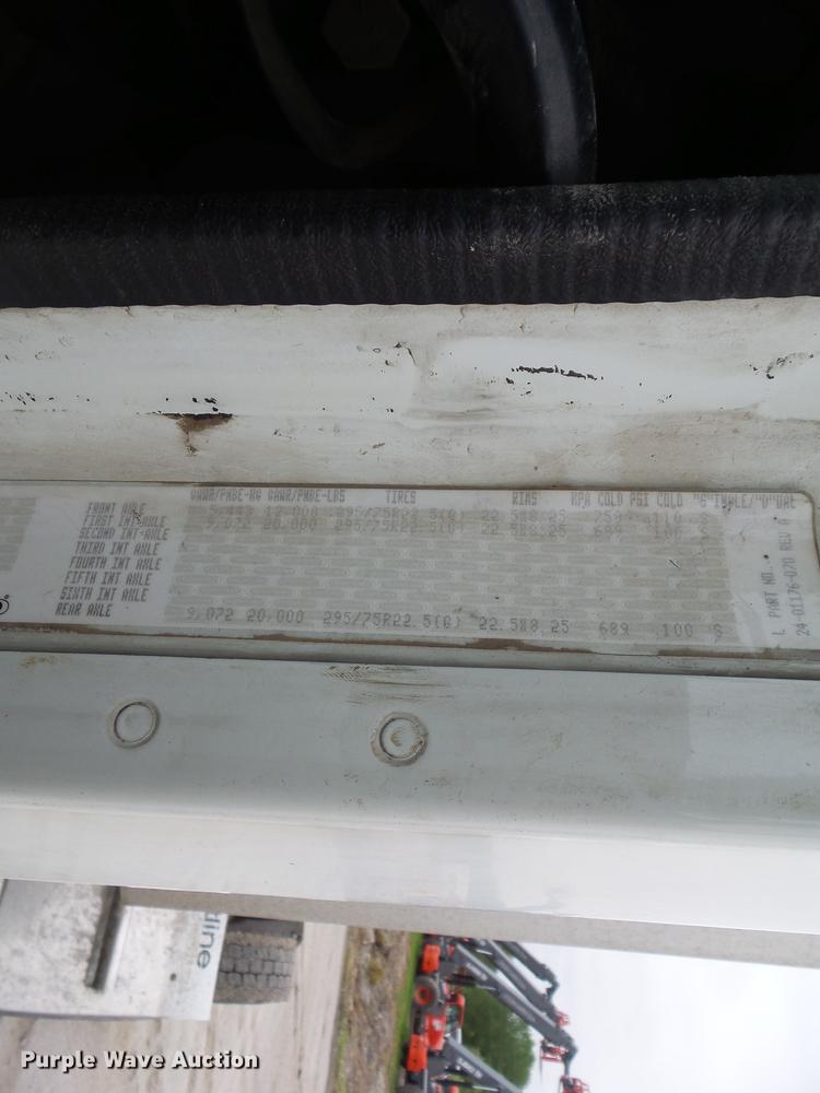 image for item EM9186 2008 Freightliner Columbia semi truck