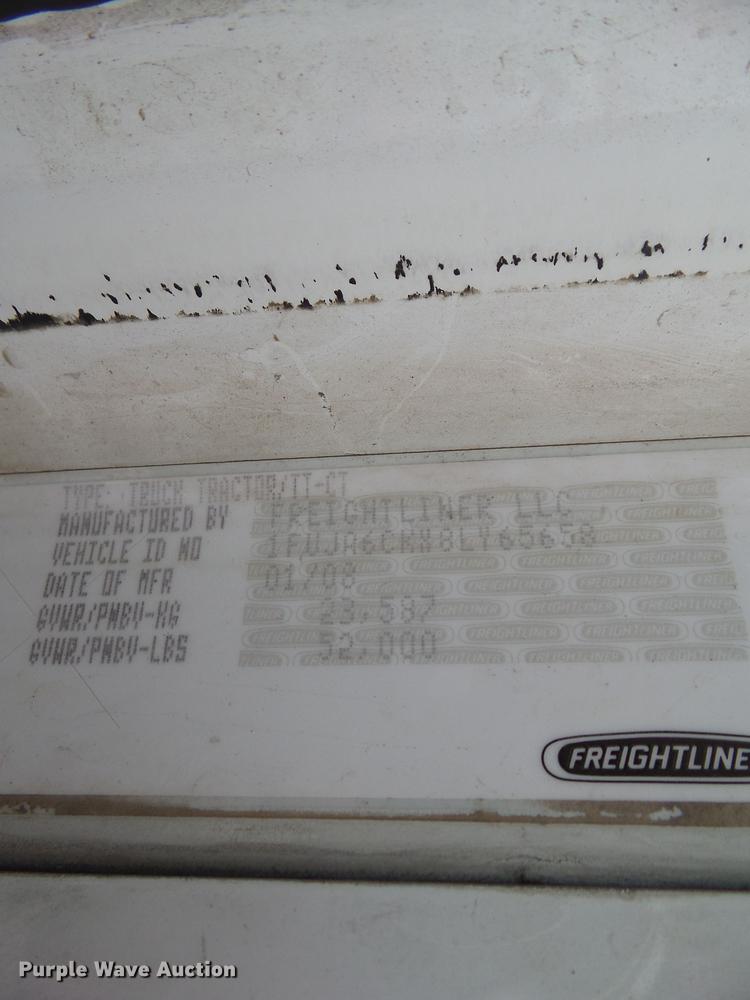 image for item EM9186 2008 Freightliner Columbia semi truck