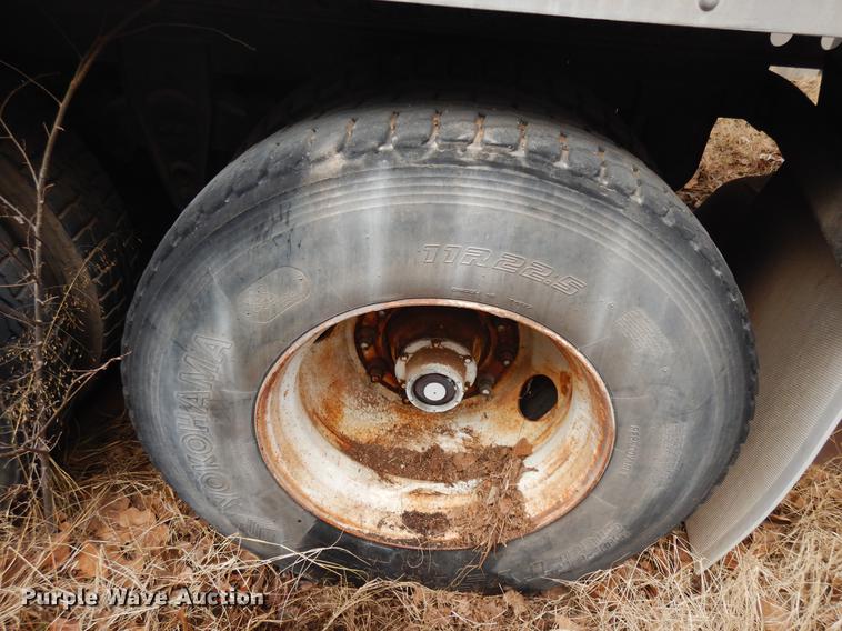 image for item FC9504 1985 Trailmobile 011S-3YAL dry van trailer