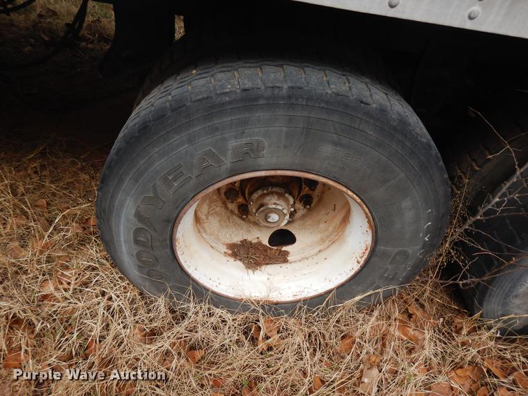 image for item FC9504 1985 Trailmobile 011S-3YAL dry van trailer