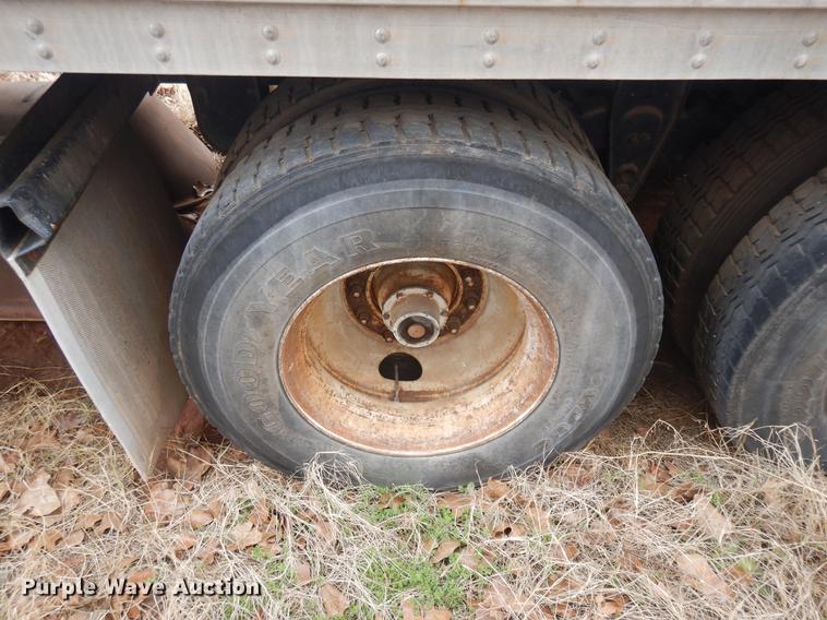 image for item FC9504 1985 Trailmobile 011S-3YAL dry van trailer