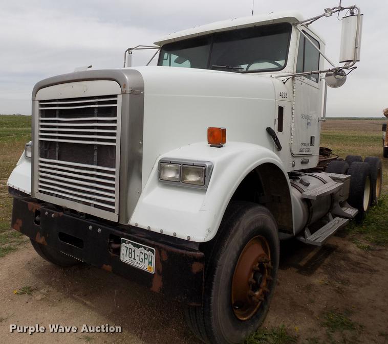 image for item FG9376 2006 Freightliner FLD120 semi truck