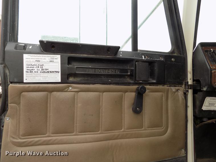 image for item FG9376 2006 Freightliner FLD120 semi truck