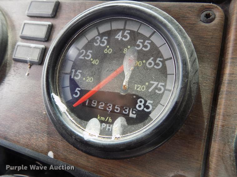 image for item FG9376 2006 Freightliner FLD120 semi truck