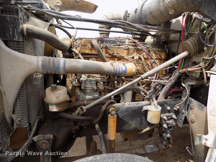 image for item FG9376 2006 Freightliner FLD120 semi truck