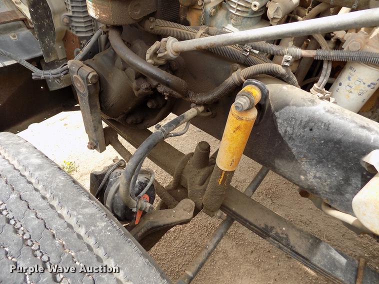 image for item FG9376 2006 Freightliner FLD120 semi truck