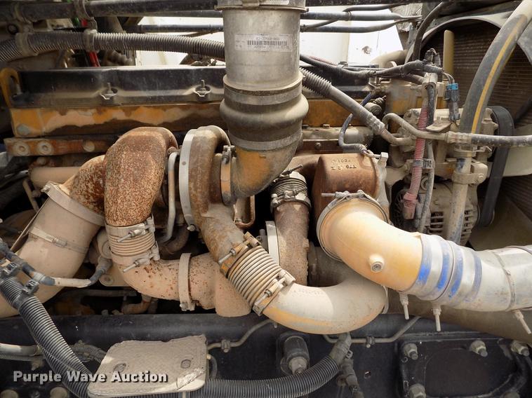 image for item FG9376 2006 Freightliner FLD120 semi truck