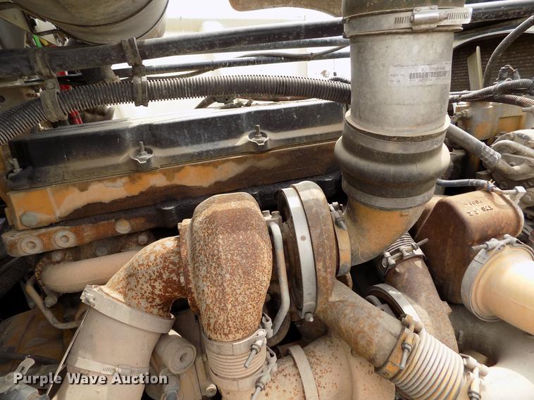 image for item FG9376 2006 Freightliner FLD120 semi truck