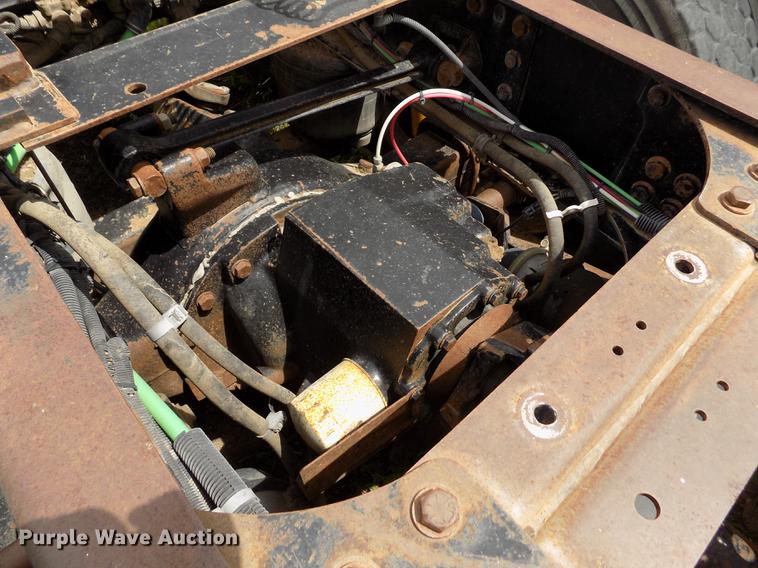 image for item FG9376 2006 Freightliner FLD120 semi truck